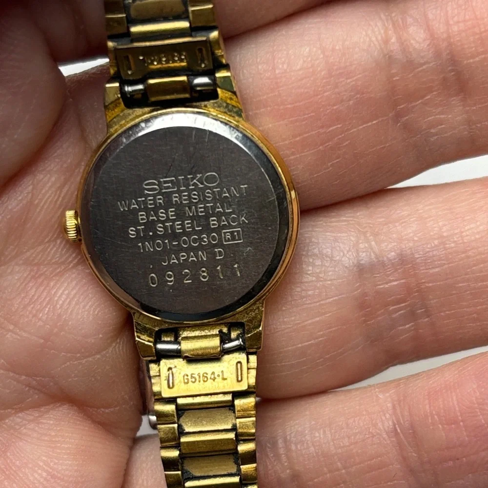 Seiko 16mm Face Quartz 1N01-0C30 vtg‎ Watch - Picture 5 of 8